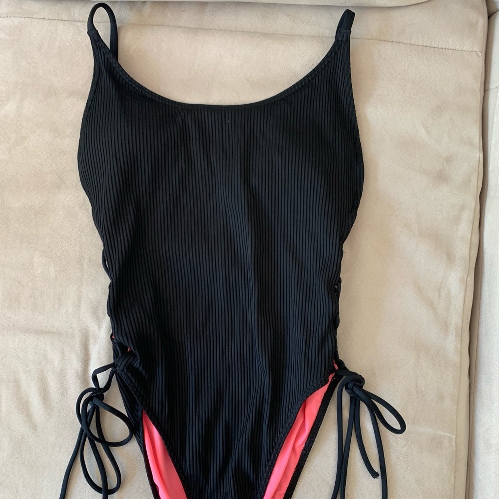 One piece Victoria Secret/PINK size medium
